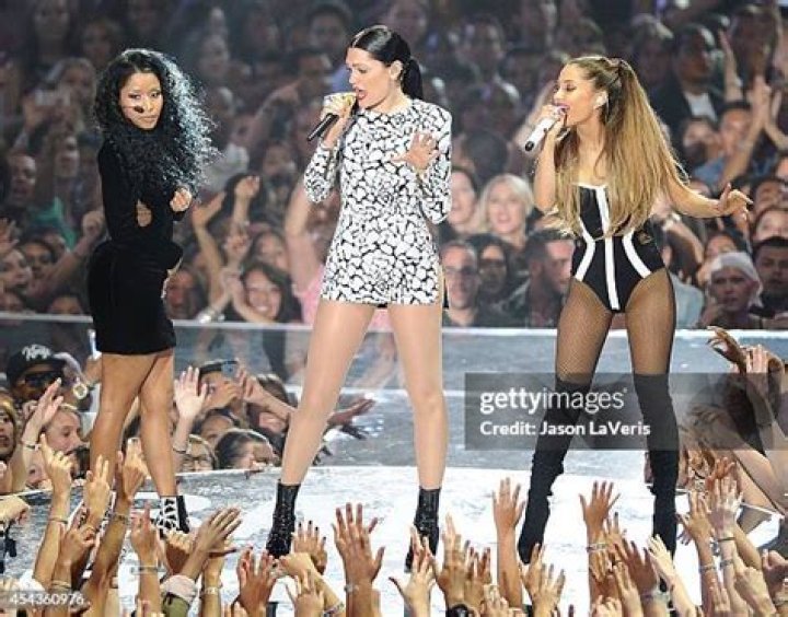Are Nicki Minaj and Ariana Grande sisters?