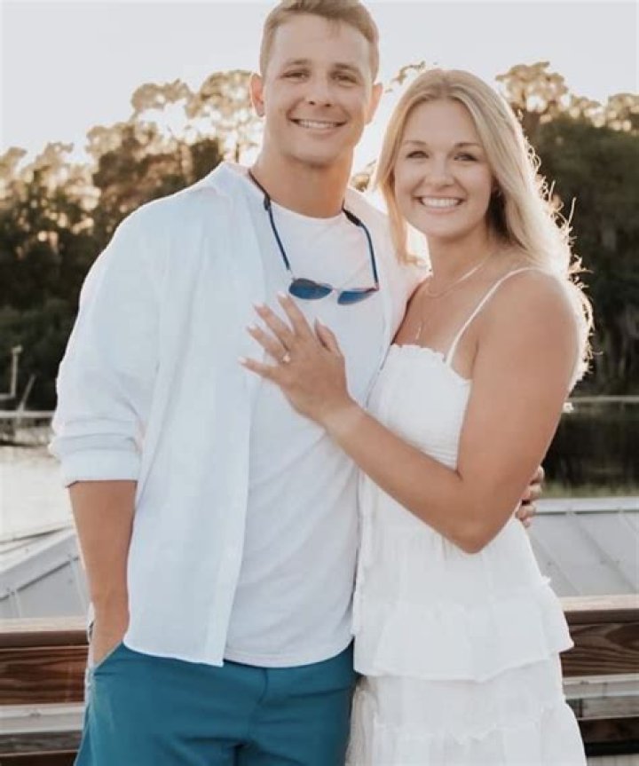Does Tom Kim Have A Wife or Girlfriend?