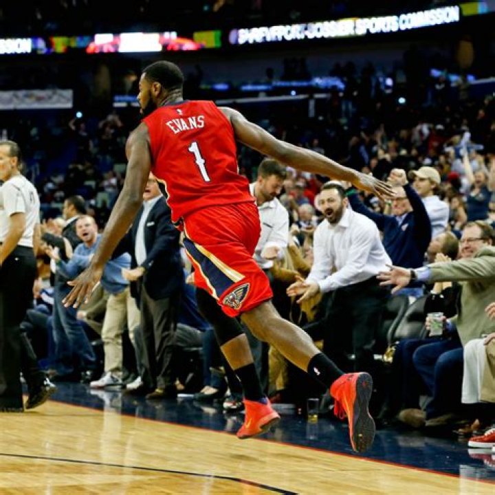 Does Tyreke Evans have a child with Angel Brinks?