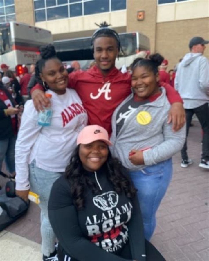 Jaylen Waddle siblings: Amber Allen, Aspean Redmon