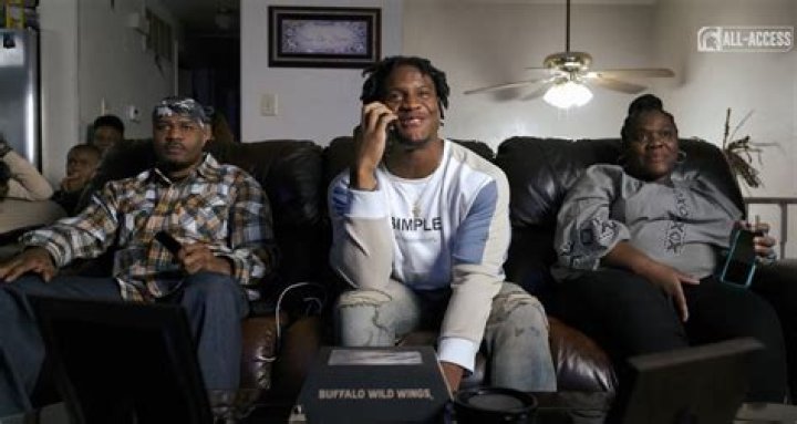 Kenneth Walker Jr., Shaunteshia Brown