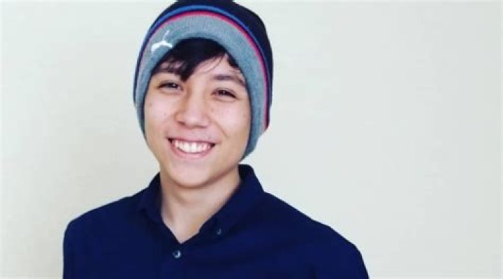 Quackity full name, Girlfriend, Age, Family, Height, Net Worth & More.