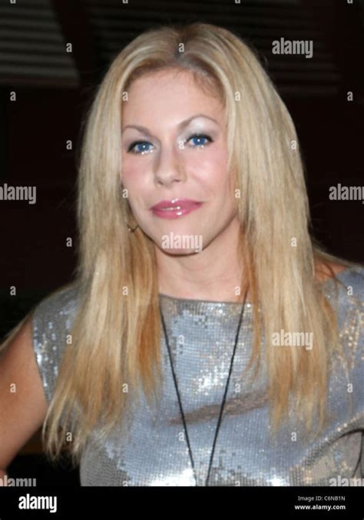 Rachelle Short Wikipedia, age, husband, children, net worth, Instagram