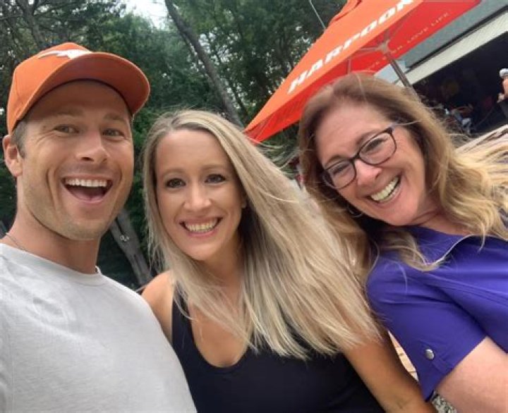 Who are Glen Powell siblings?