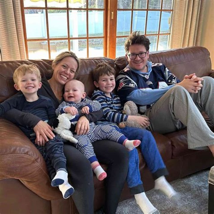 Who are Sarah Dreyer husband and kids?
